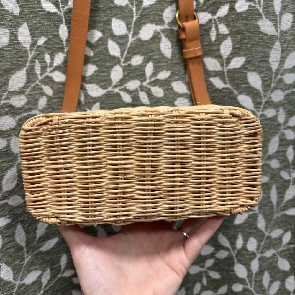 Universal Thread Tan Wicker Crossbody Handbag With Faux Leather Strap - Picture 10 of 11